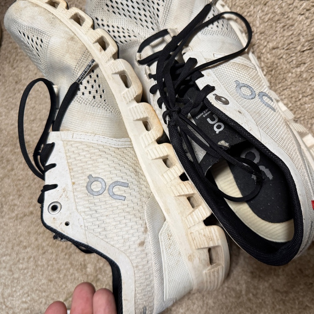 On Cloud Womens Running Shoes — White/Black - WELL LOVED - Picture 2 of 5